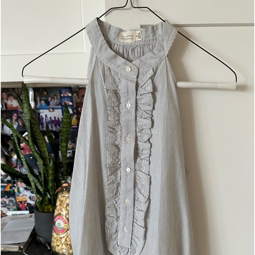 sleeveless cotton top w ruffles   Flowy fit.